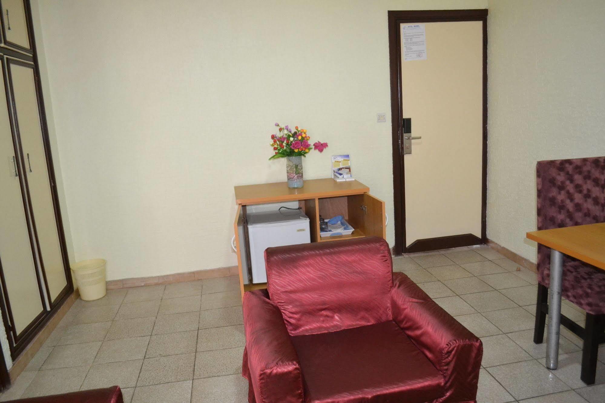 Hotel Mansel Yaounde Exterior photo