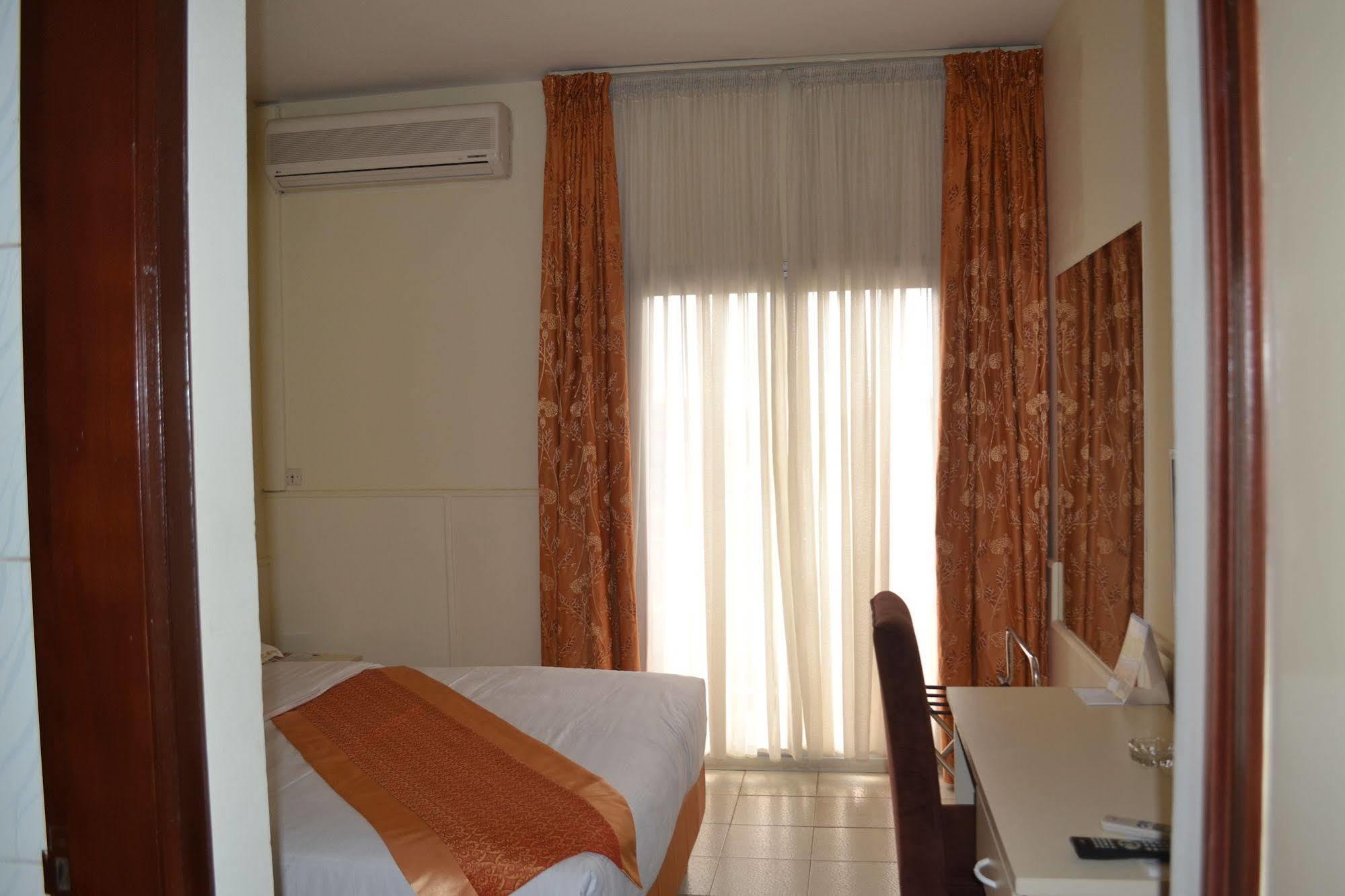 Hotel Mansel Yaounde Exterior photo