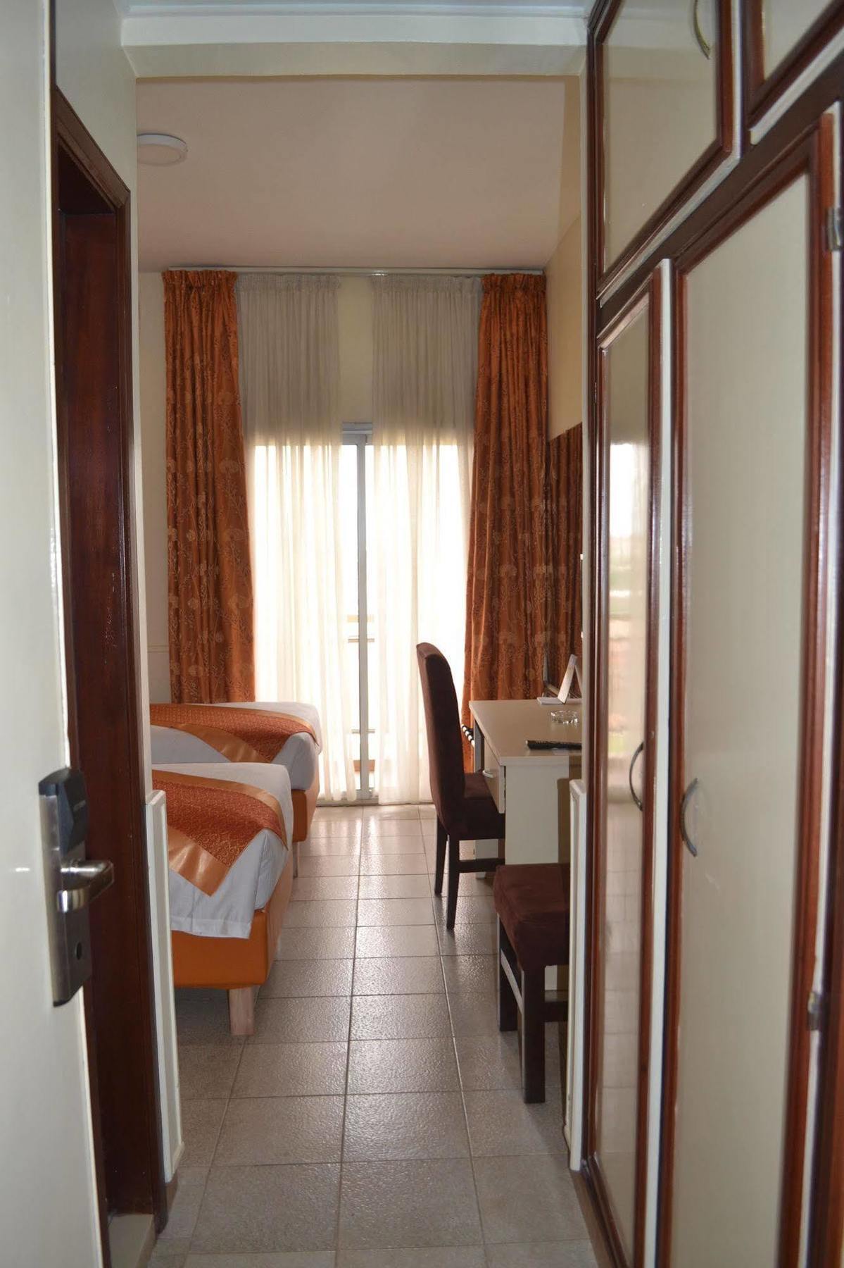 Hotel Mansel Yaounde Exterior photo